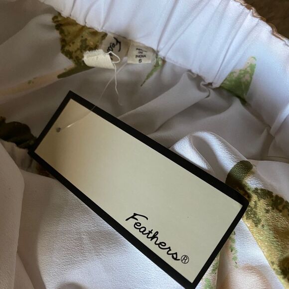 NWT Feathers Floral Jumpsuit - Picture 4 of 6
